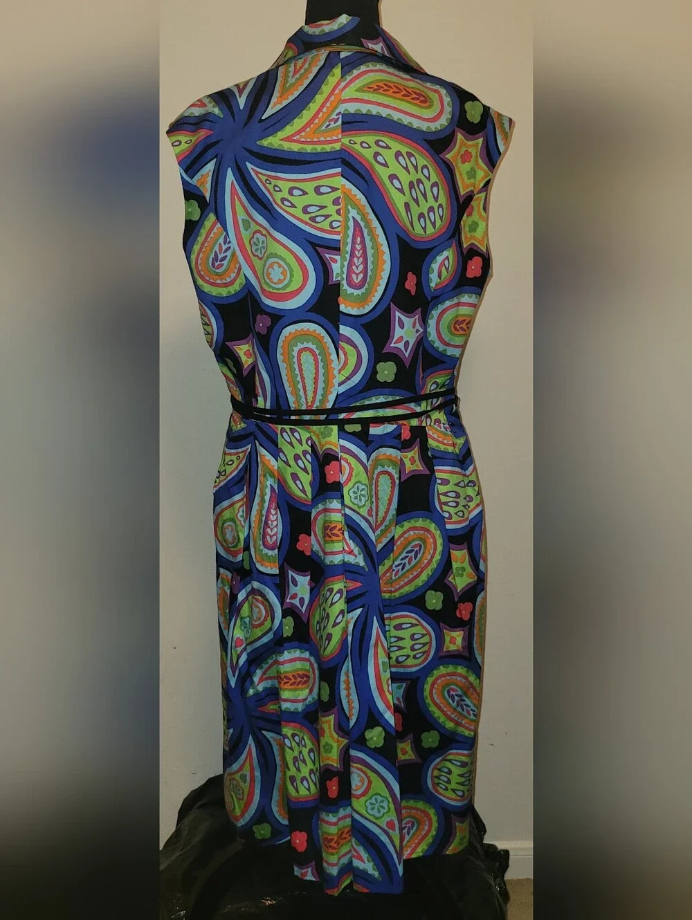 Ellen Tracy vibrant paisley